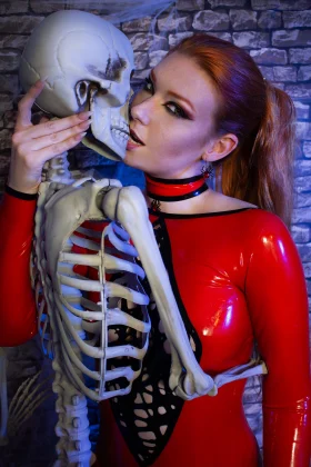 ARACHNIDA thick choker size M (red/black trims)